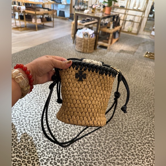 Tory Burch Emerson Raffie Grass Bucket NWT - Picture 3 of 6